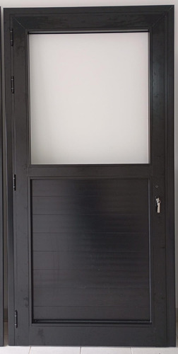 Puerta Frente Y Patio