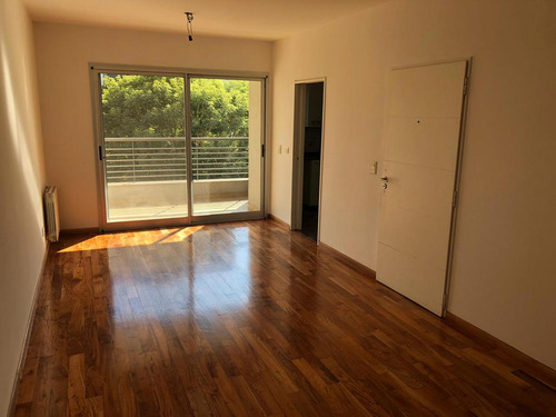 Departamento - Olivos-vias/rio