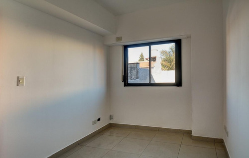 Imagen 8 de 15 de Venta / Departamento 2 Ambientes / Cochera / Lomas Del Mirador