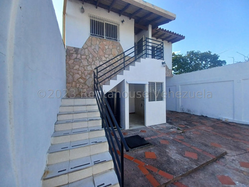 Espectacular Y Amplia  Casa En Venta En Oeste De Barquisimeto, Lara M C 