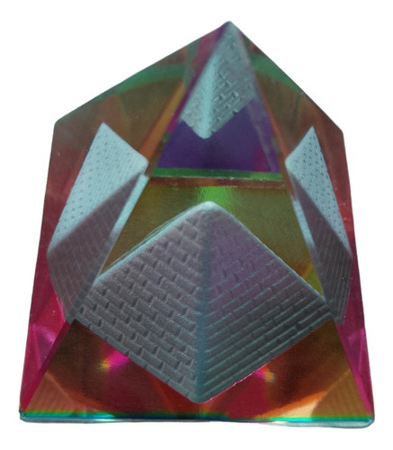 Pirámide Cristal Tornasolado. 4x4cm