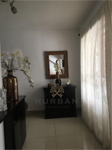 Hurban Vende Casa Modificada Y Ampliada, De Dos Plantas, En