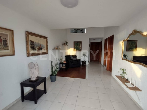 En Venta Casa De 3 Niveles En Zona Céntrica De La Ciudad De Cancún, Quintana Roo