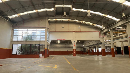 Imagen 9 de 14 de Depósito De 3700 M2 Cubiertos Con Salida A Dos Calles En Villa Lugano