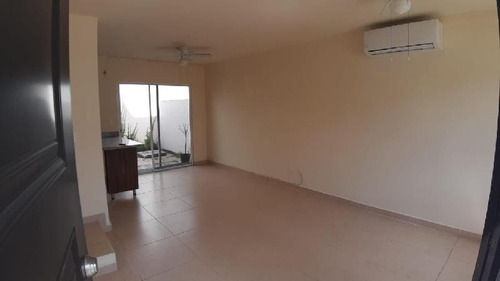 Imagen 3 de 12 de Casa En Renta En Playa Del Carmen.
