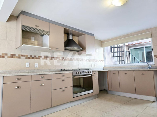 Exclusiva Casa En Venta En Lomas Del Sol: Comodidad Y Ubicación Inmejorable