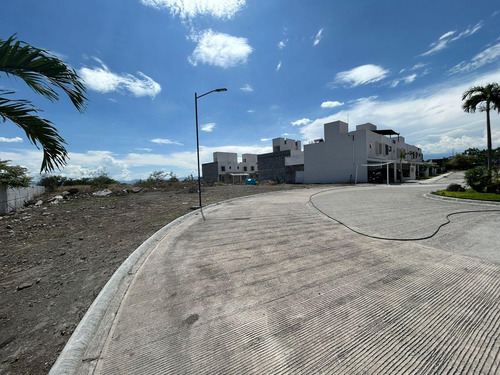 Terreno Plano En Venta. Fracc. Aiyana, Xochitepec, Morelos