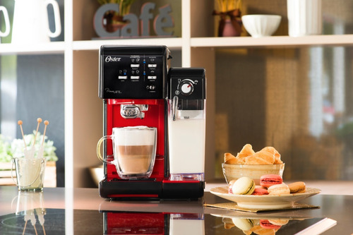 Cafetera Espresso Primalatte Oster 6701 (negra) Color Negro