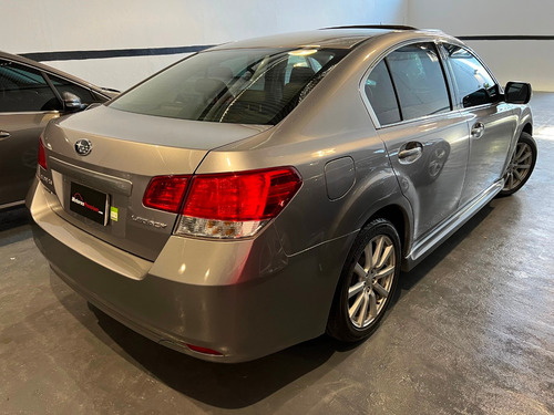 Imagen 6 de 13 de Subaru Legacy 2.5 Awd Cvt Limited 2010