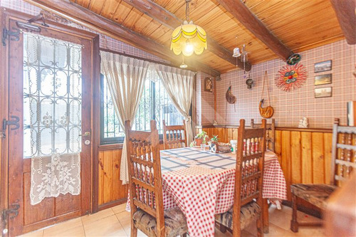 Casa En Venta De 5 Dorm. Con Piscina En Las Condes