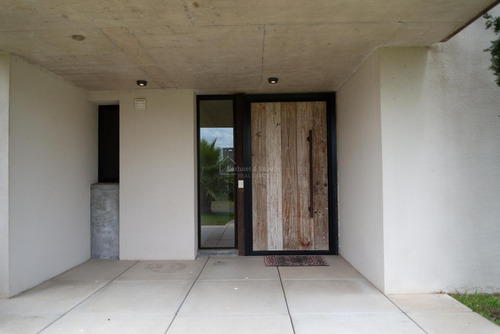 Imagen 3 de 22 de Divina Casa En Barrio Carmel !