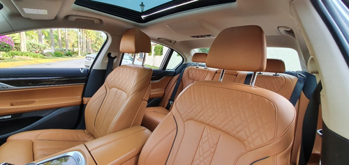 Imagen 7 de 14 de Seminuevo Bmw 740i Excellence 2016