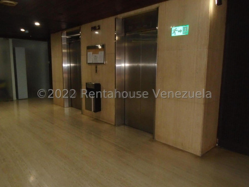 Ms: 24-6177. Vendemos Espectacular Oficina En Zona Estratégica, Ubicada En Chuao.
