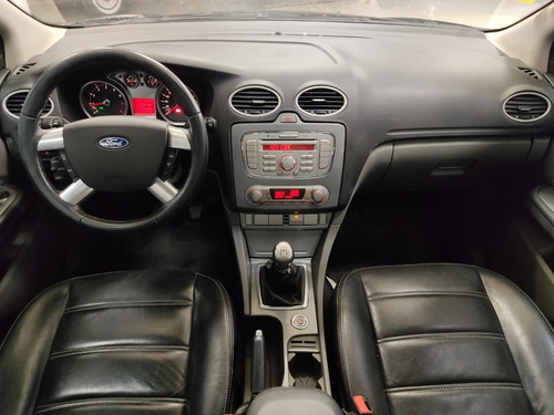 Imagen 13 de 15 de Ford Focus 2.0 Ghia Exe Mt 2013