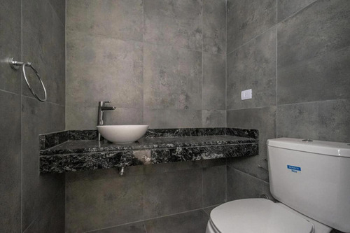 Departamento En Villa Urquiza, Ubicado En Una Amplia Zona Comercial Y Gastronómica.