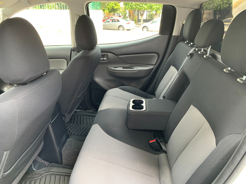 Mitsubishi L200 2.4 Cabina Doble 4x2 Mt