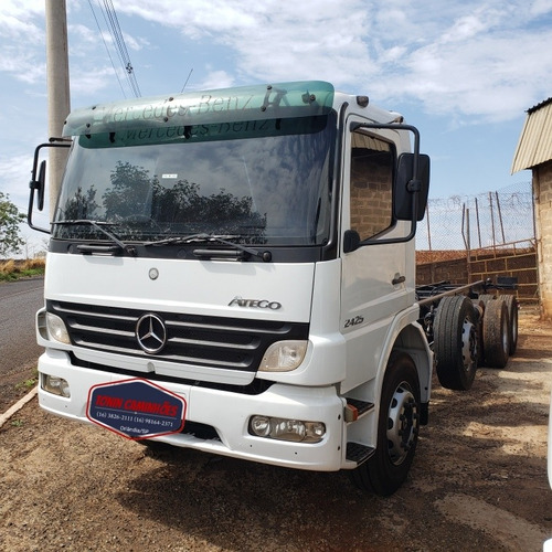Atego 2425 - 4º Eixo