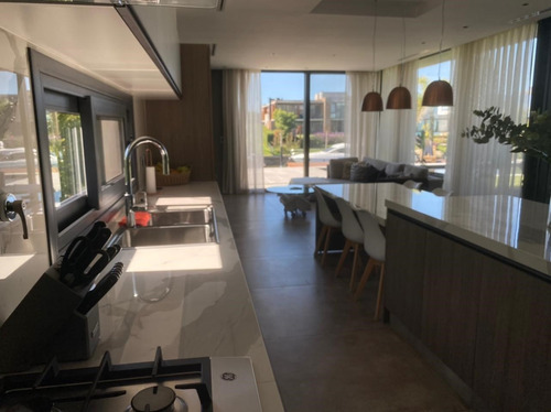 Casa En Venta Ubicado En El Yacht, Nordelta, G.b.a. Zona Norte