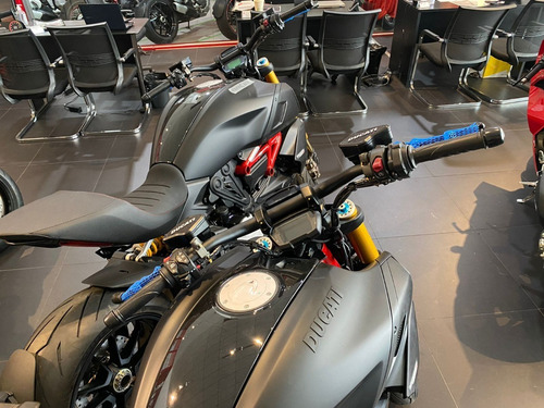 Imagem 3 de 12 de Ducati Diavel 1260s