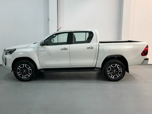 Imagen 3 de 22 de Toyota Hilux 2.8 Srx Srv Dx Sr 4x2 4x4 At Mt Amarok V6