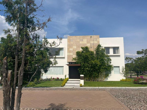 Casa En Venta En El Campanario, Querétaro, Querétaro