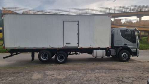 Iveco Tector Modelo 240 E 28 Cabina Lei Baú Ano 2015 Com Ar