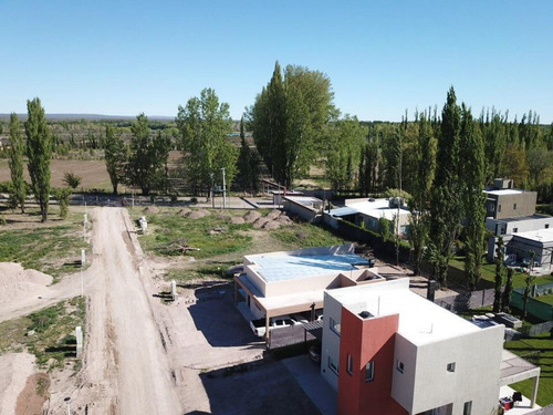 Remax Vende Terreno En Barrio Finca Costa Serena