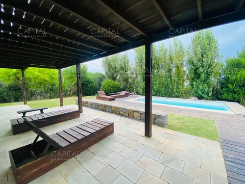 Casa De Seis Dormitorios En Venta En El Chorro, Manantiales