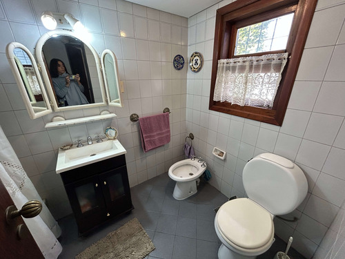 Casa Muy Funcional Con Gran Jardín Y Excelente Ubicación - Dueño Directo