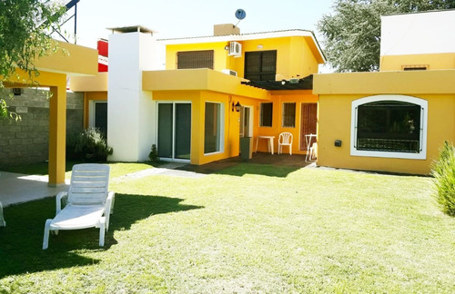 Imagen 3 de 16 de Casa En Venta De 4 Dormitorios C/ Cochera En Cosquín