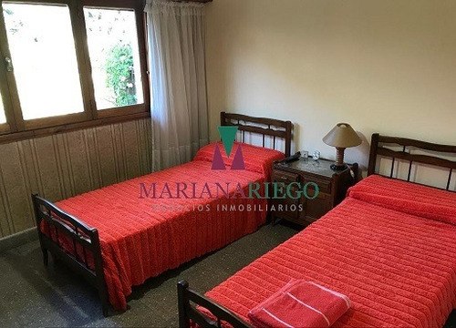 Chalet De 4 Dormitorios Con Departamento. Miramar