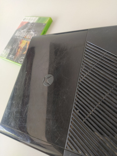 Xbox 360 Slim Stingray + Juego. Sin Cables, Solo Consola