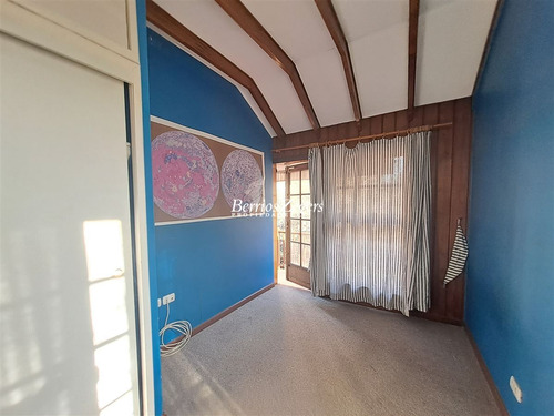 Casa En Venta De 5 Dorm. En Ñuñoa