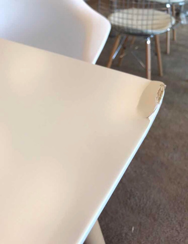 Imagen 7 de 10 de Mesa Eames Blanca 120cm 2da Selección Outlet