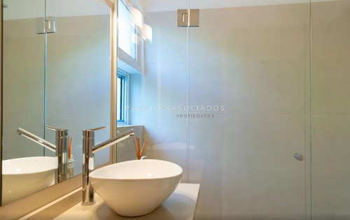 Hermosa Casa En Venta De 5 Dormitorios En Solanas, Punta Del Este.