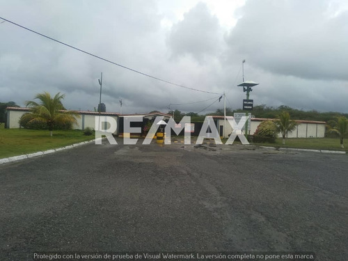 Imagen 2 de 8 de Venta De Terreno En Higuerote