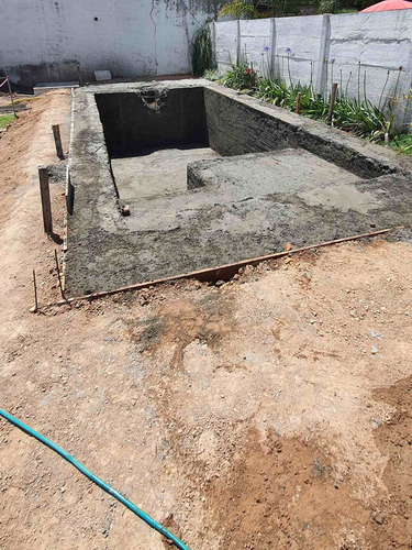 Imagen 4 de 5 de Piscinas De Hormigon