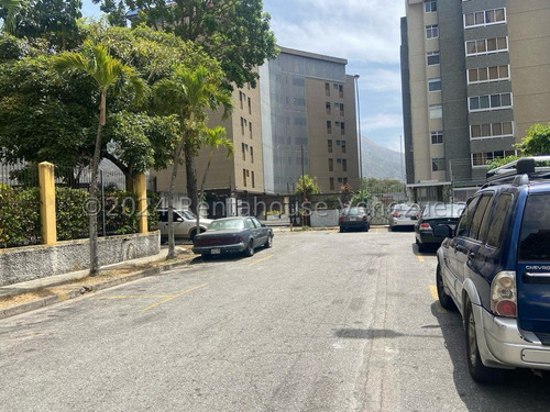 Se Vende Apartamento 164mts, Piso Bajo 3hab+servicio 2baños+servicio. 2 Puestos. 1 Maletero Mls 24-22727 Rp