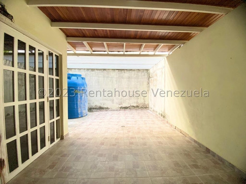 Imagen 25 de 30 de Hermosa Casa Ubicada En La Piedad Norte De Cabudare En Urbanismo Privado Las 24 Horas, En Venta. (código # 23-25277) /0-4-2-4- 5.5.6. 5.7. 5.9 _