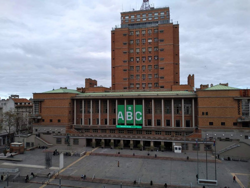 Imagen 1 de 21 de Oficina En 18 De Julio Frente A La Intendencia, 313 M2, Reciclada !!