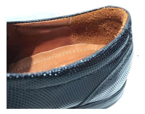 Imagen 6 de 7 de Zapato De Charol Cuero Picado Negro Hombre