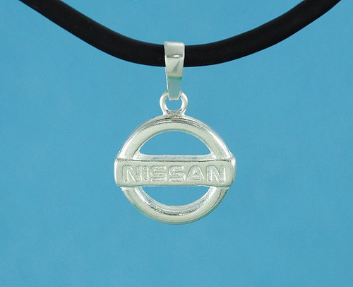 Imagen 2 de 4 de Dije Nissan Logo Plata Ley .925 Incluye Collar Caucho
