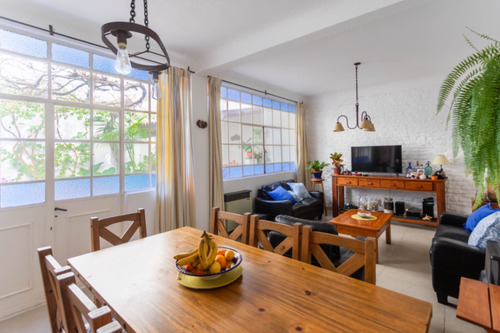 Única En Su Estilo. Venta De Casa En Malvin, 5 Dormitorios, Padrón Único.