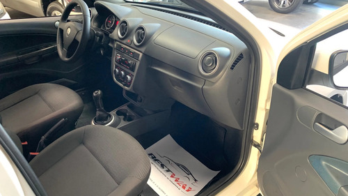 Volkswagen Voyage 1.0 MI 8V FLEX 4P MANUAL