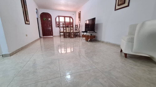 Imagen 3 de 8 de Venta De Casa En Las Quintas De Naguanagua Lemc-269