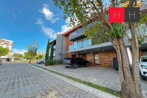 Casa En Venta En Lomas De Angelópolis Iii