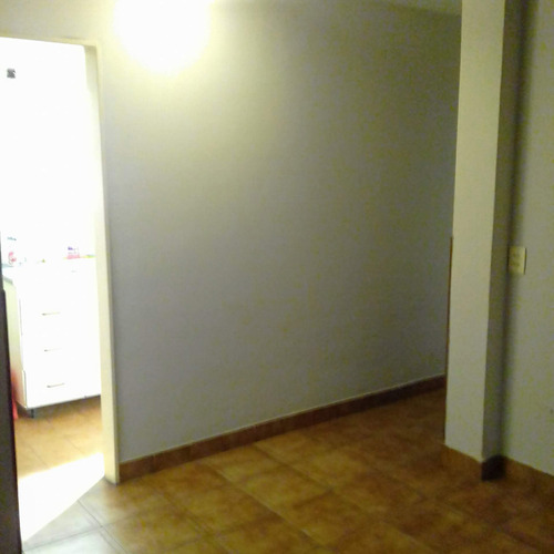 Coqueto, Luminoso Y Muy Comodo 2 Ambientes Interno En Lanus