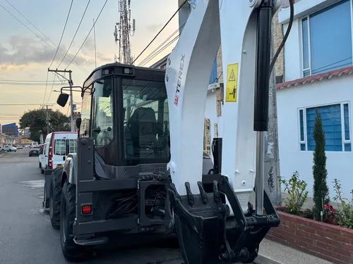 Retroexcavadora Terex Mecalac Tlb990