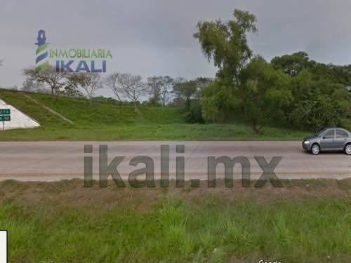 Venta Terreno Autopista México-tuxpan Tuxpan Veracruz. Ubicado En El Retorno Entre Zapotal Y Tierra Blanca, El Terreno Cuenta Con Una Superficie Útil De 4,800 M² Rodeado De Autopista Y Camino Que Con