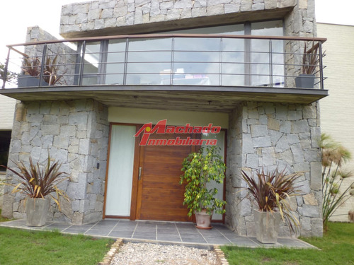 Casa En Venta De 3 Dormitorios Y Dependencia En Punta Del Este